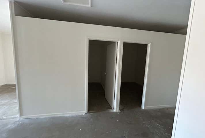 4 & 5/16 Bideford Street Torquay QLD 4655 - Image 6