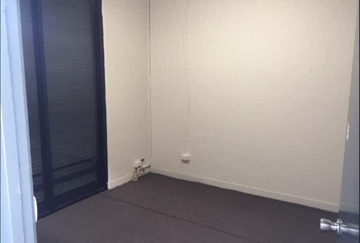 2/2 Gee Street Sunshine North VIC 3020 - Image 3