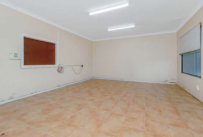Units 1 - 4, 102 Racecourse Road Rutherford NSW 2320 - Image 6