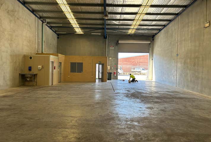 8/122-124 Radium Street North Welshpool WA 6106 - Image 3