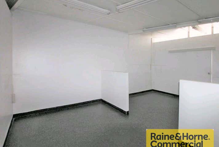 1/720 Gympie Road Chermside QLD 4032 - Image 3