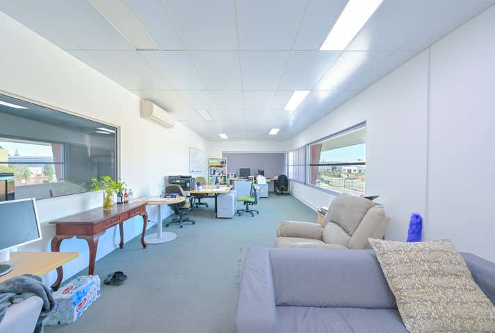 1/8 Hurley Street Canning Vale WA 6155 - Image 24