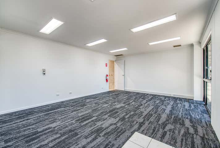 2/229 Junction Road Morningside QLD 4170 - Image 7