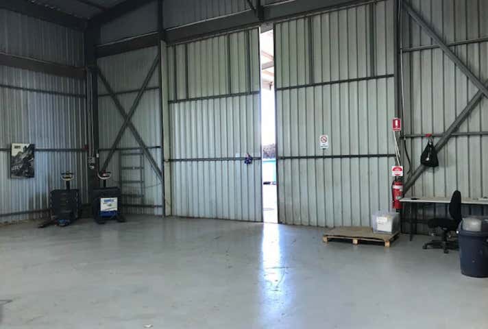 33 Rothschild Place Midvale WA 6056 - Image 14