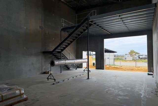 1,17 Sunderland Cres Butler WA 6036 - Image 4