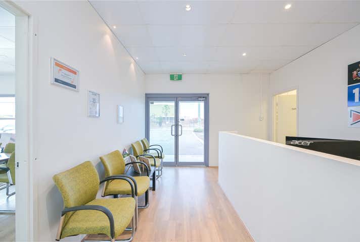 1/8 Hurley Street Canning Vale WA 6155 - Image 14