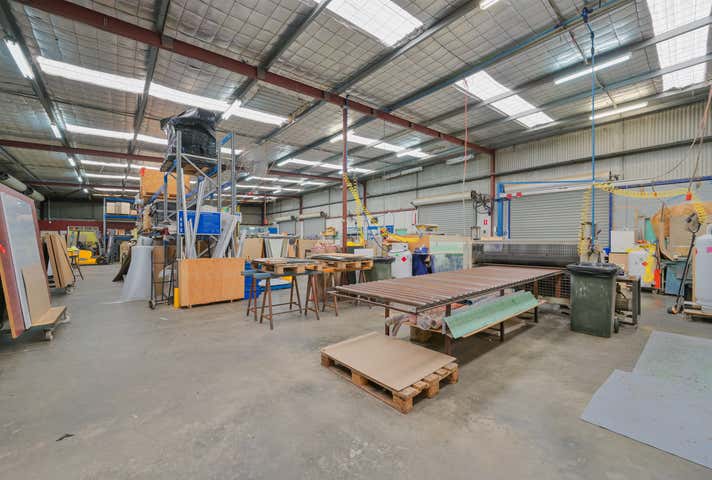 5 Broadmeadows Street Bibra Lake WA 6163 - Image 4