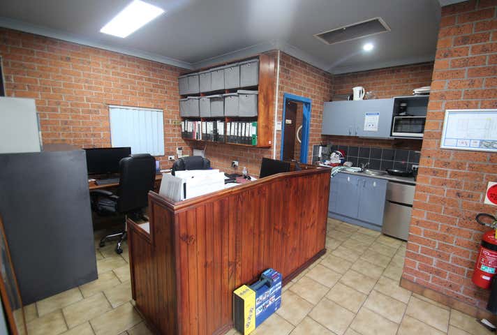 4 Doyle Avenue Unanderra NSW 2526 - Image 13