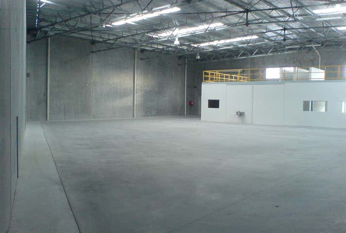 14 Tacoma Circuit Canning Vale WA 6155 - Image 3