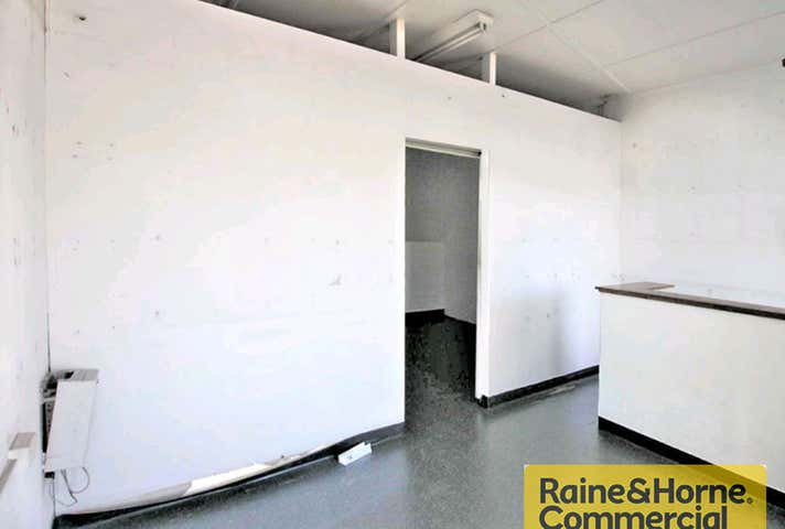 1/720 Gympie Road Chermside QLD 4032 - Image 2