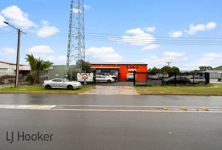 7 Barfield Crescent Edinburgh North SA 5113 - Image 3