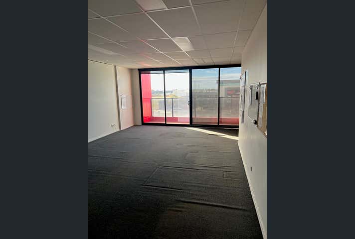 Unit  1, 120 Eucumbene Drive Ravenhall VIC 3023 - Image 4