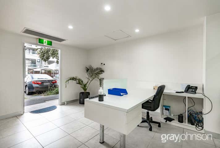 2/11 Beach Street Port Melbourne VIC 3207 - Image 7