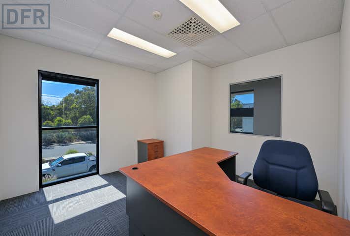 18 Bushland Ridge Bibra Lake WA 6163 - Image 14