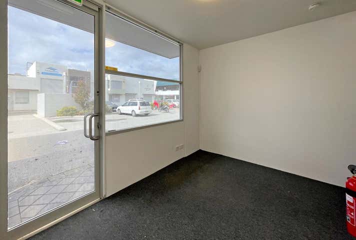 Unit 4, 17 Caloundra Road Clarkson WA 6030 - Image 4