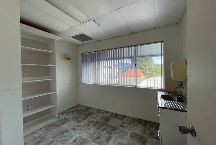 212 Mulgrave Road Westcourt QLD 4870 - Image 9