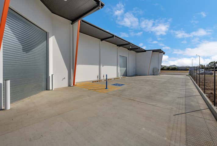 2/65 Lakeside Drive Idalia QLD 4811 - Image 10