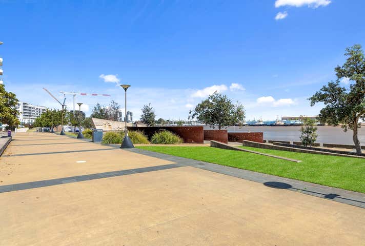 Shop 4, 15-17 Honeysuckle Drive Newcastle NSW 2300 - Image 4