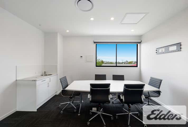 252 Cavendish Road Coorparoo QLD 4151 - Image 6