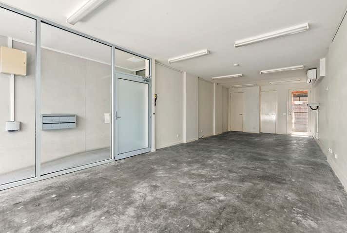 1/17 Small St Hampton VIC 3188 - Image 5