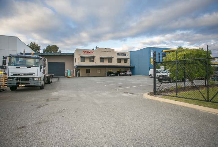 7 Tacoma Circuit Canning Vale WA 6155 - Image 3