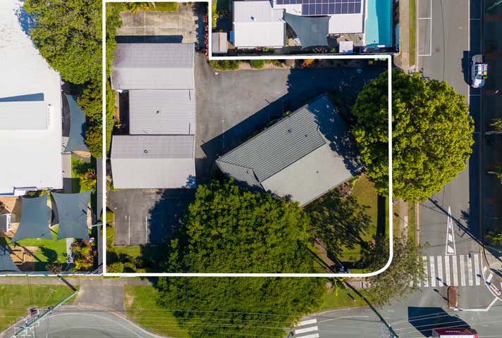 2 Kalimna Drive Broadbeach Waters QLD 4218 - Image 2