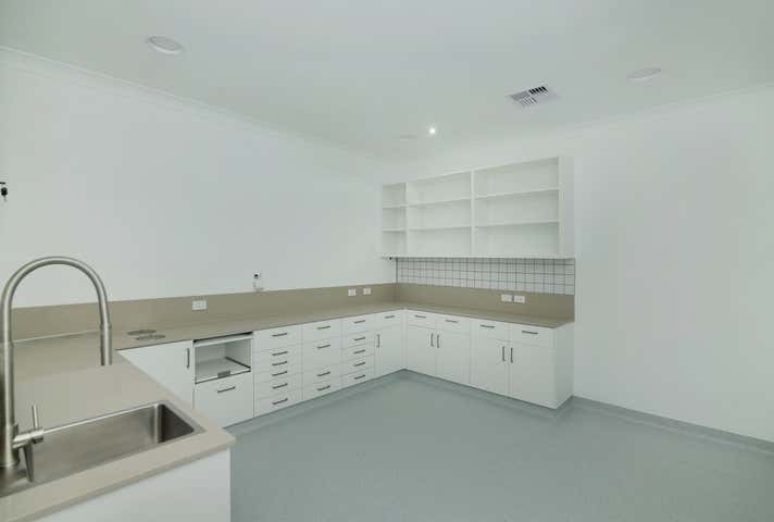 2/2 Haynes Street Kalamunda WA 6076 - Image 4