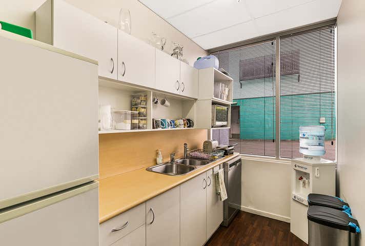 2/1B Kitchener Street East Toowoomba QLD 4350 - Image 16