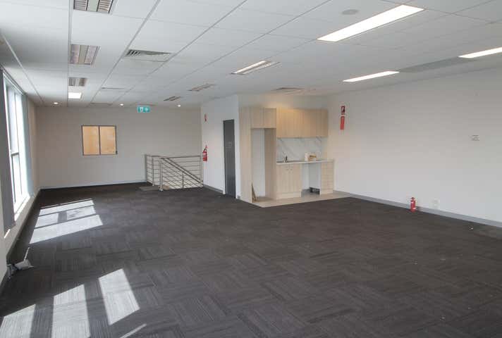 1/24 Canterbury Road Braeside VIC 3195 - Image 2