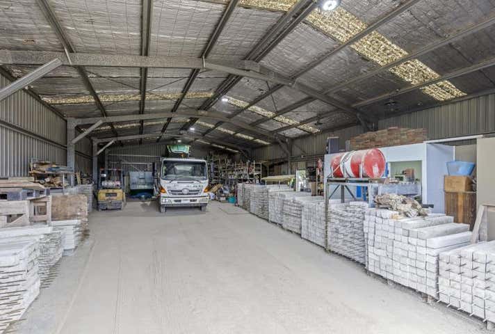 402 Thompson Road North Geelong VIC 3215 - Image 13