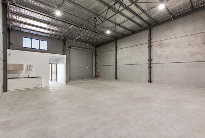 2/22 Selkirk Drive Wendouree VIC 3355 - Image 6