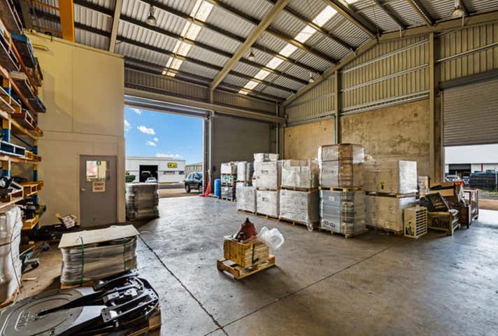 2/303 Taylor Street Wilsonton QLD 4350 - Image 5