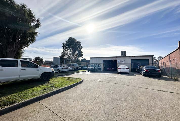 13 Gifford Avenue Ferntree Gully VIC 3156 - Image 6