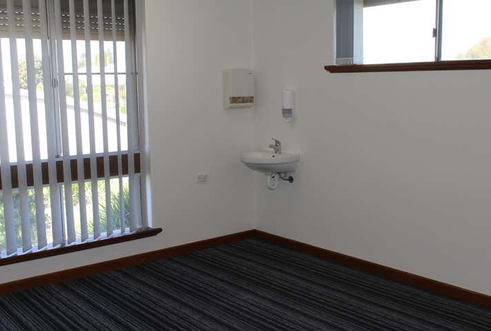 198 Lyon Road Aubin Grove WA 6164 - Image 6