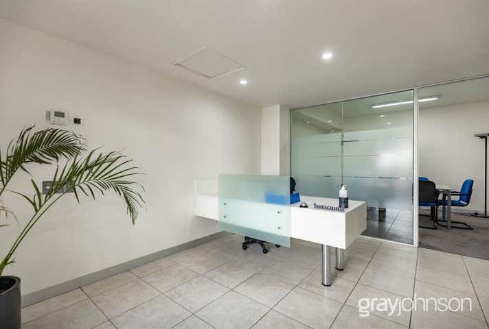 2/11 Beach Street Port Melbourne VIC 3207 - Image 3