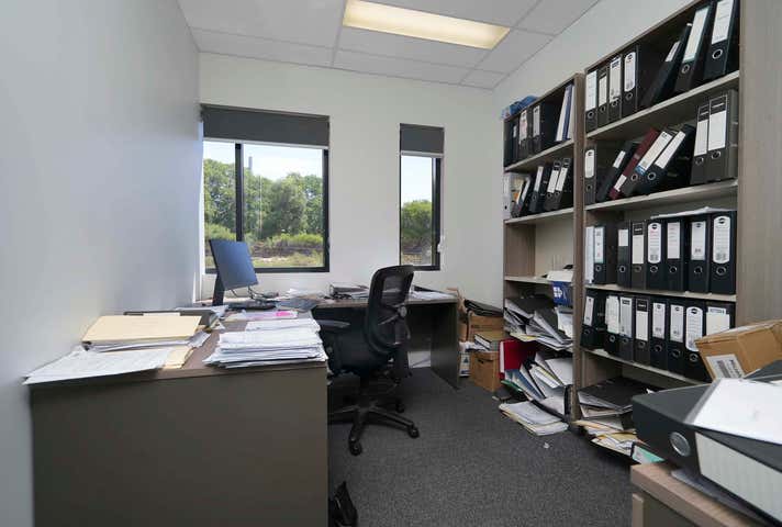 1/100 Railway Road Daglish WA 6008 - Image 9