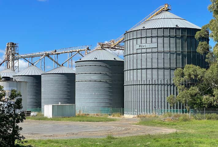 32 Fitzpatrick Street Oakey QLD 4401 - Image 1