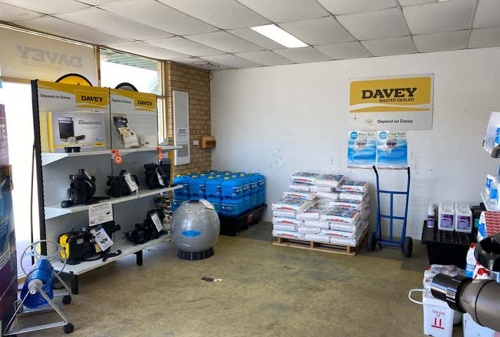 2/4 Leach Crescent Rockingham WA 6168 - Image 5