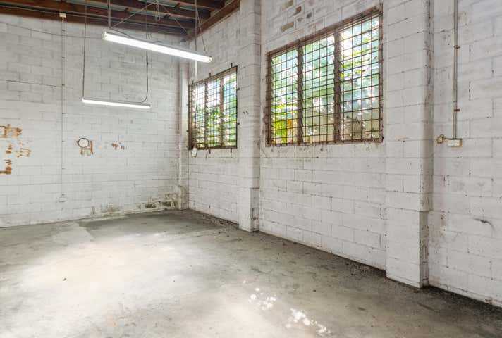 8 Hillcrest Parade Miami QLD 4220 - Image 13