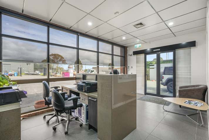 19 Wadhurst Drive Boronia VIC 3155 - Image 2