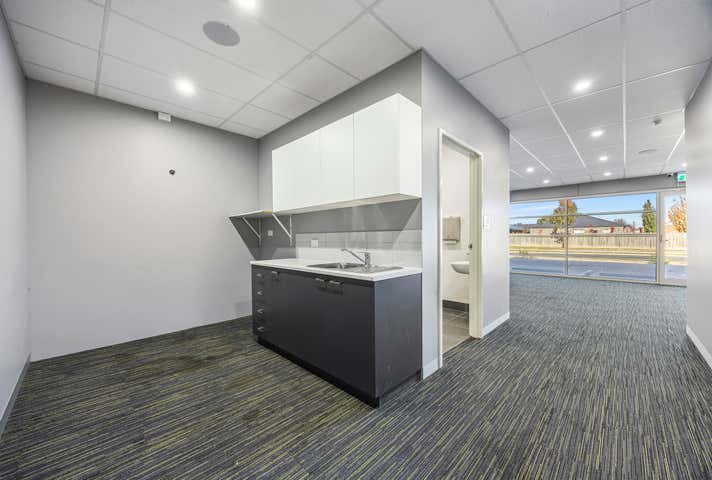 10/18 Gregory Street West Lake Gardens VIC 3355 - Image 5