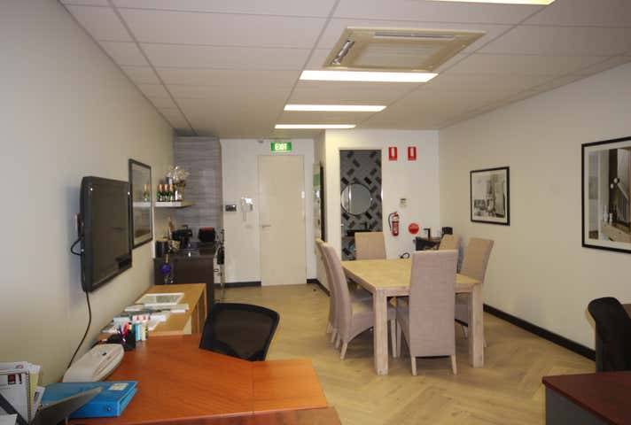 11/211 Warrigal Road Hughesdale VIC 3166 - Image 4