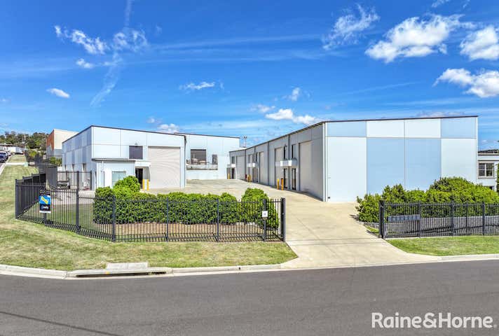 1/11 LOMBARD DRIVE Robin Hill NSW 2795 - Image 1