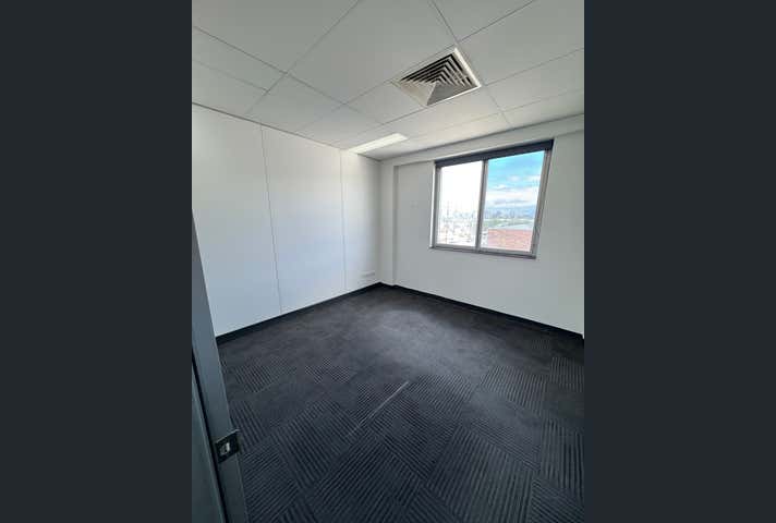 482 Kingsford Smith Drive Hamilton QLD 4007 - Image 8