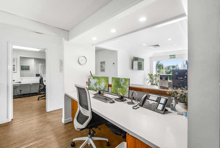 2 Kalimna Drive Broadbeach Waters QLD 4218 - Image 13