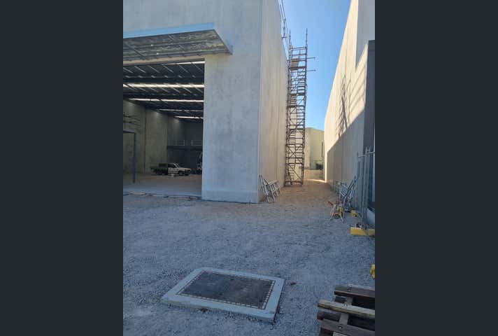 Unit 2, 53 Barley Place Canning Vale WA 6155 - Image 11