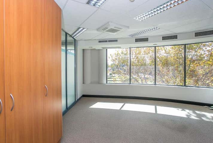 3 / 10 Eastbrook Terrace East Perth WA 6004 - Image 2