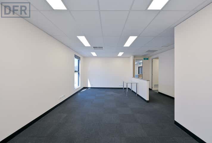 4/437 Yangebup Road Cockburn Central WA 6164 - Image 3