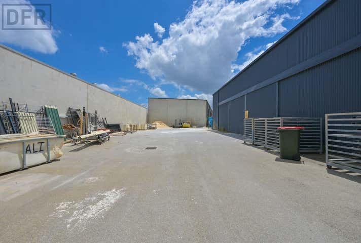 15 Helmshore Way Port Kennedy WA 6172 - Image 11