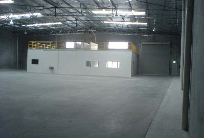 14 Tacoma Circuit Canning Vale WA 6155 - Image 2